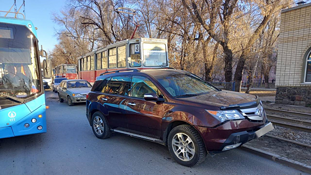 Пожилой водитель «Акуры» пострадал в столкновении с «Ладой» на Московской