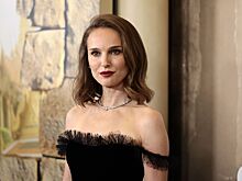 44-летняя Натали Портман похвасталась идеальными ногами на премьере