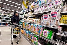 Россияне стали экономить на покупке детского питания и подгузников