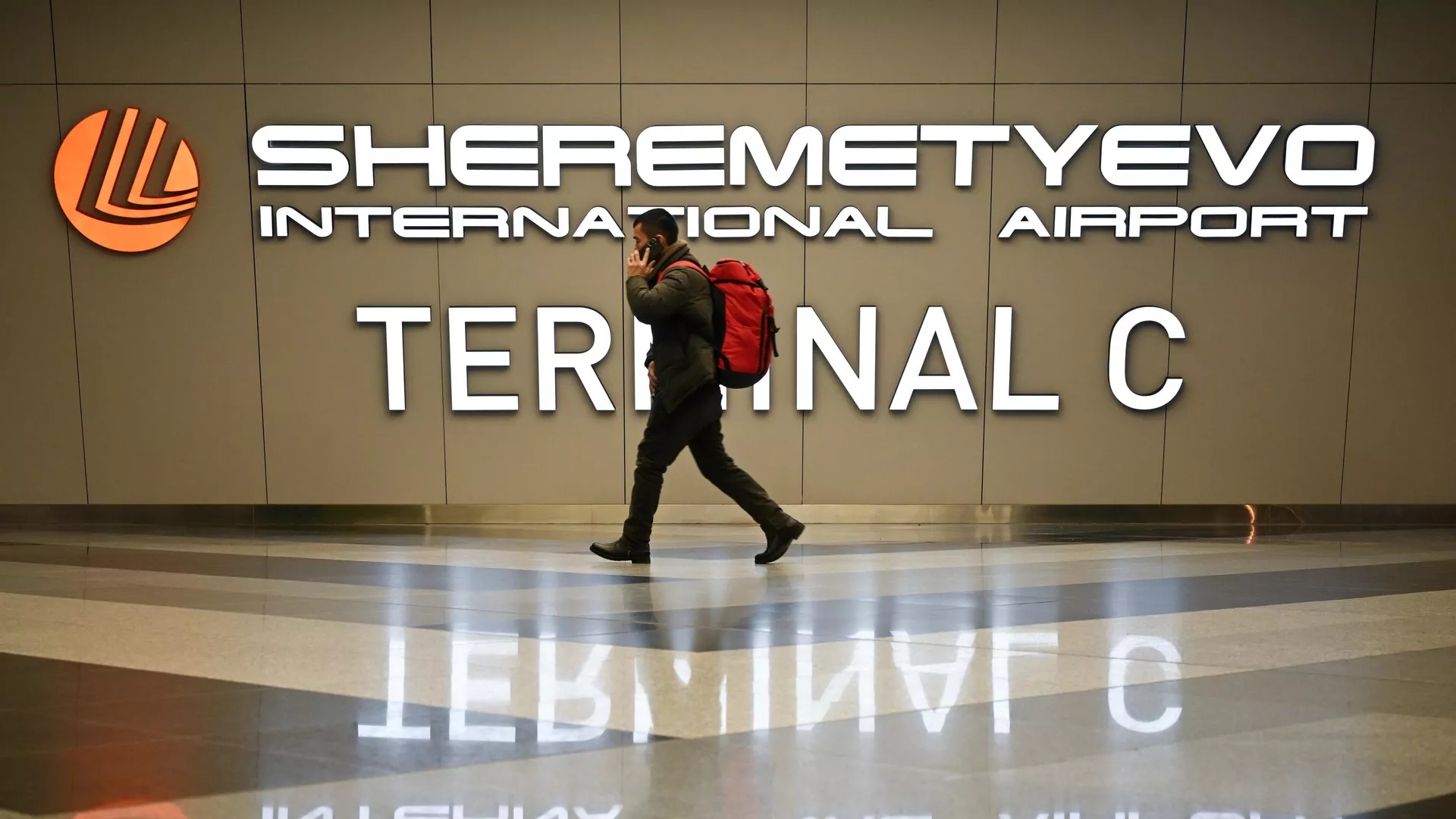 В Шереметьево и Пулково будут пускать на самолет по биометрии