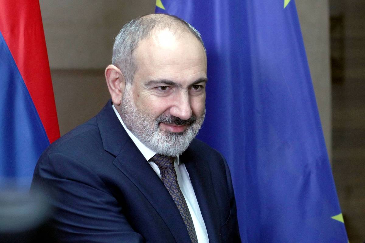 В Армении рейтинг одобрения Пашиняна упал до исторического минимума