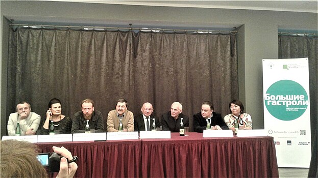 "Большие гастроли". Омсква: театры, связанные историей