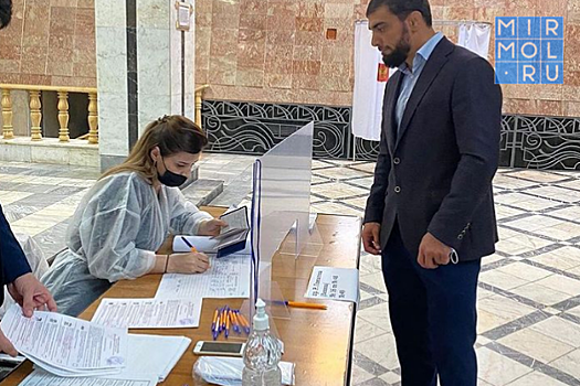 Чемпион мира по вольной борьбе Абдусалам Гадисов проголосовал на выборах