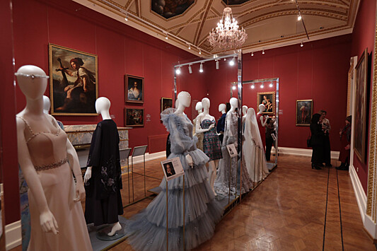 Почти пять тысяч человек посетили выставку «Платье с историей» в Доме Сироткина