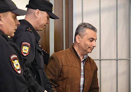 Льва Шлосберга оставили под арестом после его выступления на дебатах