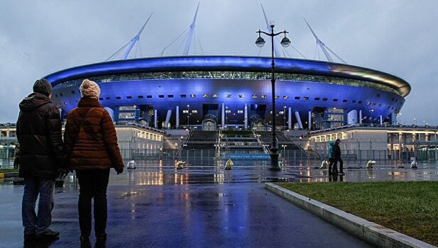 Первый матч на новой арене Петербурга посетили 11 тысяч человек