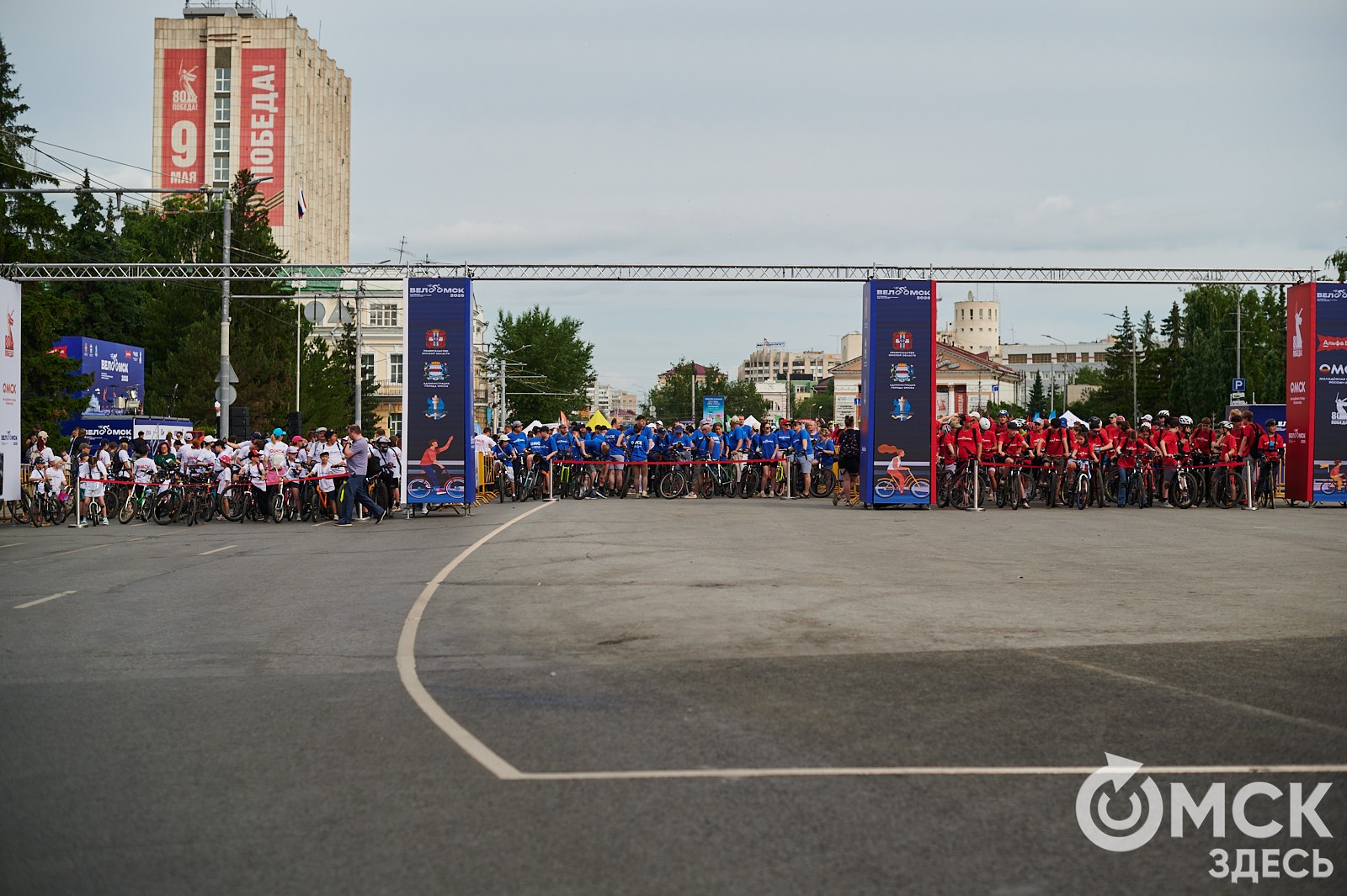 Участники «ВелоОмска» составили гигантский триколор