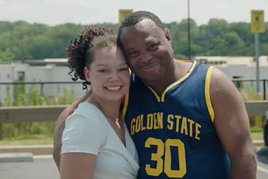 Женщина сделала ДНК-тест и узнала тайну своей необычной внешности