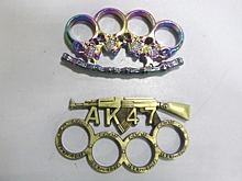 Пассажир самолета пытался завезти в Иркутск кастет с Ак-47