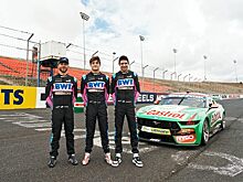 Гонщики Alpine опробовали машину Supercars Championship. Видео