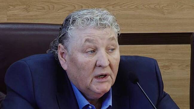 Обвиненный в кормлении волков живыми поросятами российский депутат объяснился