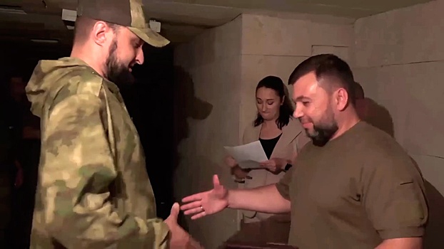 Пушилин и Кириенко вручили военнослужащим звезды Героев ДНР