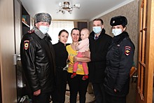 Полицейские и общественники навестили семью, приехавшую в Орел из Донецкой Народной Республики