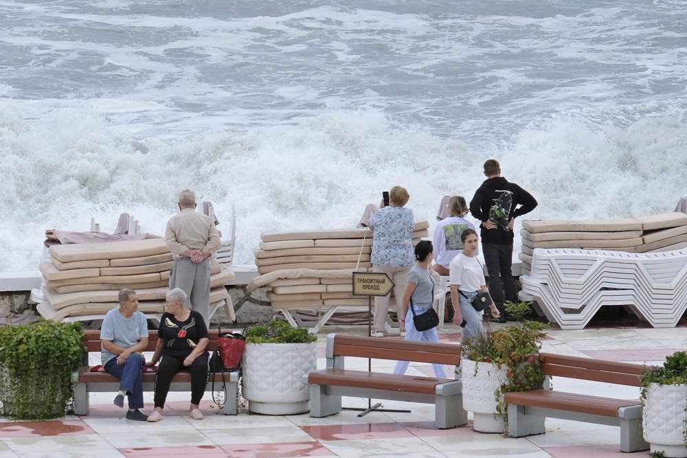 Власти Сочи предупредили о смерчах над Черным морем