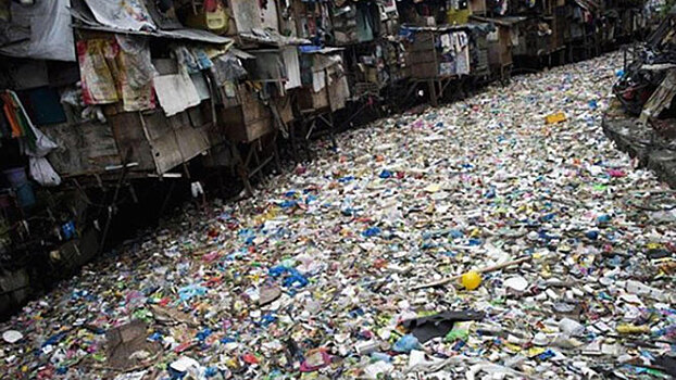 Артерия смерти: «река-убийца» из мусора взбудоражила Сеть