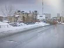 В Казани привлекли к административной ответственности водителя КАМАЗа, облившего пешеходов грязью