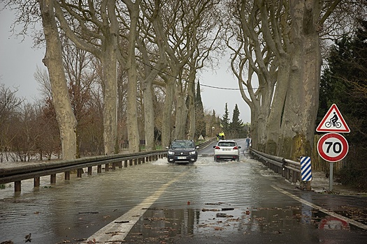 Во Франции около 850 тысяч домохозяйств остались без электричества из-за шторма