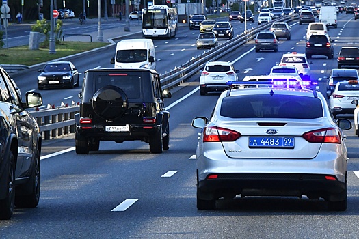 Чем грозит езда по левой полосе при свободных правых