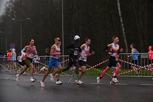 Виктор Гуржий и Елена Седова стал победителями Гатчинского полумарафона с рекордами трассы
