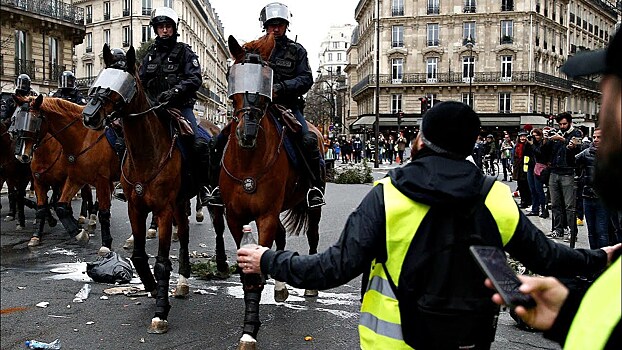 Лучше не ездить во Францию в декабре. Города парализуют забастовки