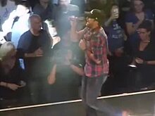 Люк Брайан побил фаната во время концерта