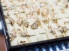 В Петербурге с витрины ювелирного магазина украли украшения на 1,1 млн рублей