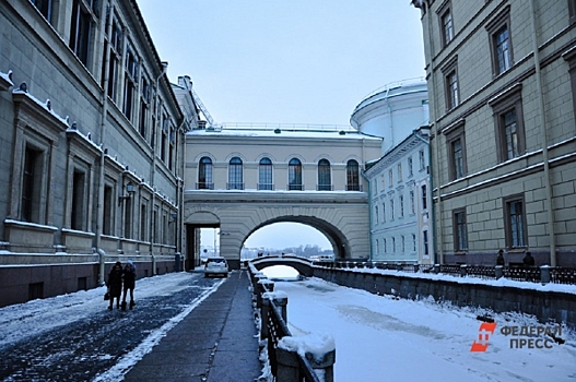 «Перемен» и «Любви» не будет: в Петербурге второй день лед на реках чистят от надписей