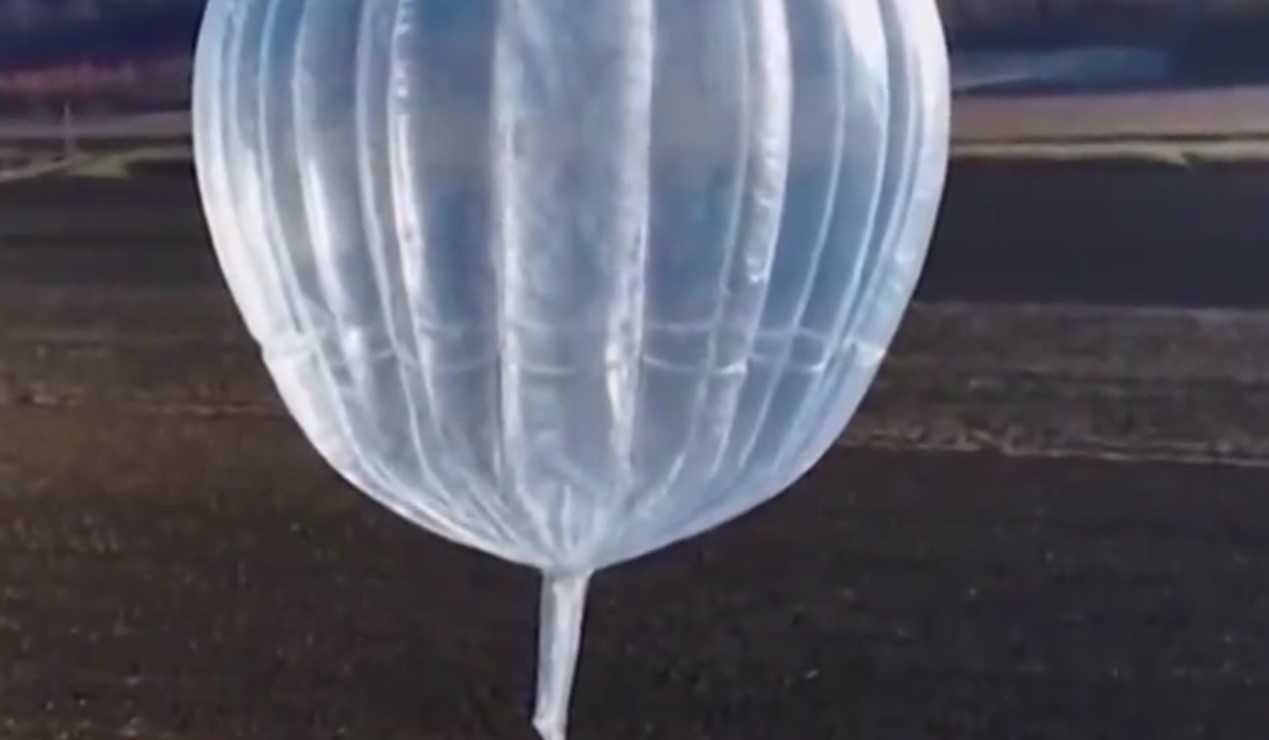 Воздушный шар для полетов в стратосферу испытали в Японии. Видео
