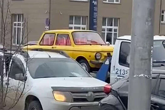 Появилось видео с эвакуацией "Запорожца" с новогодними подарками в Новосибирске