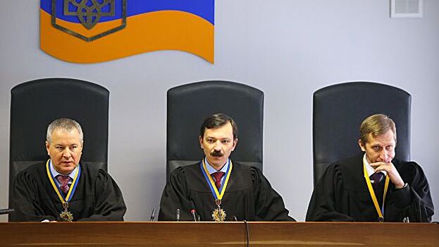 Янукович не примет участие в оглашении приговора