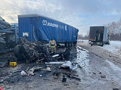 В Самарской области мужчина погиб при столкновении трех фур
