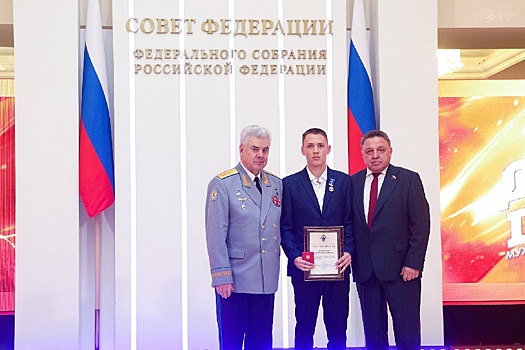 Подростка из Кировской области наградили за спасение ребенка