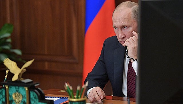 Путин и Макрон провели телефонный разговор
