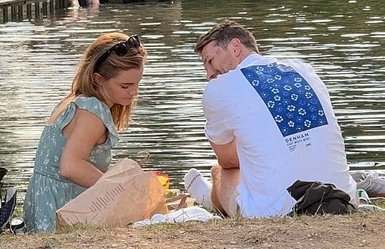 Эмма Уотсон замечена на пикнике с новым возлюбленным