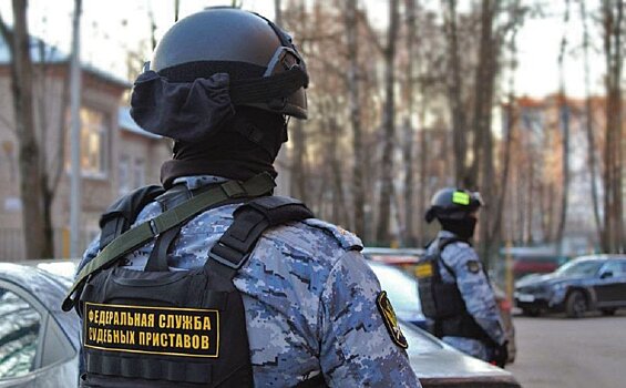Судебные приставы Красноярска арестовали автомобили фирмы, накопившей 164 штрафа ГИБДД