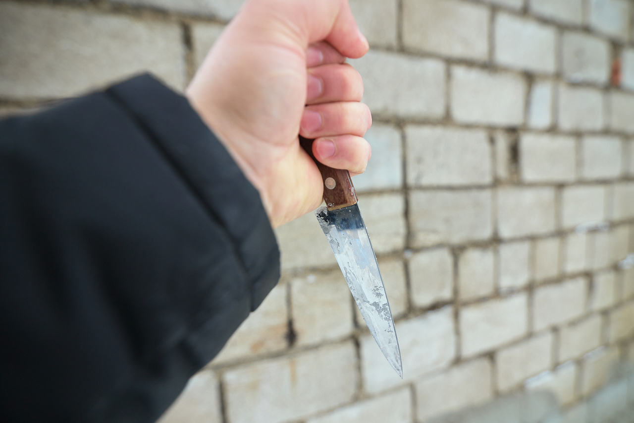 Мужчина 19 раз ударил ножом девушку из-за ревности в Пермском крае