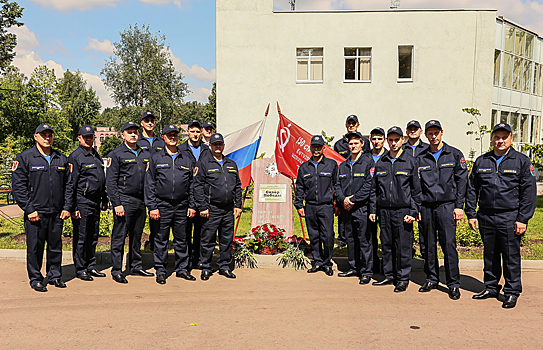 Московские спасатели торжественно открыли сквер 75-летия Победы