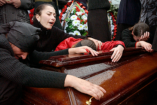 «Родители с оружием в руках лезли туда, готовые умереть»