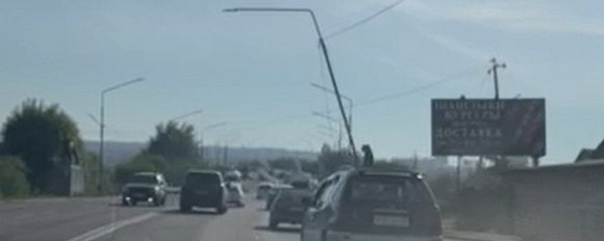 В Улан-Удэ грузовик «КАМАЗ» оборвал провод ЛЭП на Селенгинском мосту