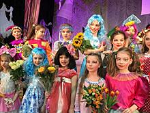 Спектакль «Куклы», сыгранный учениками школы №2006, вышел на удивление ярким и красочным