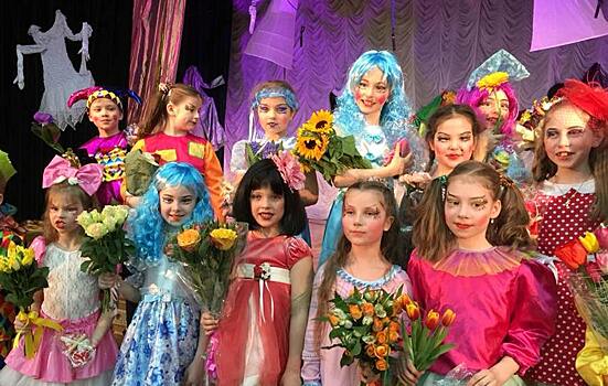 Спектакль «Куклы», сыгранный учениками школы №2006, вышел на удивление ярким и красочным