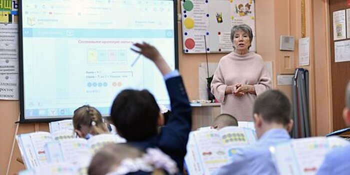 Правительство РФ одобрило распределение средств на выплату учителям за классное руководство