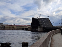 Скандалы на воде: почему плавучие объекты Петербурга привлекают внимание правоохранителей