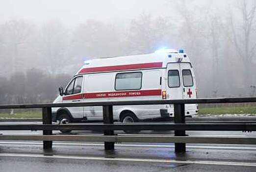 На юге Волгограда водитель машины скорой помощи протаранил легковушку