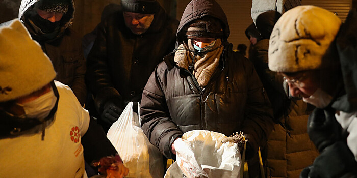 Эксперт рассказала о помощи бездомным людям в Москве в морозы