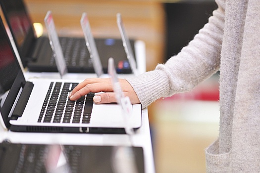 В России начался эксперимент по маркировке ноутбуков и смартфонов