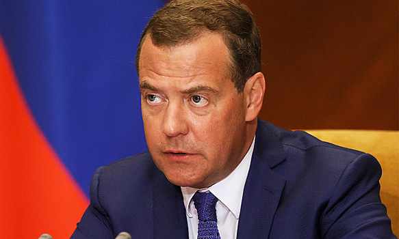 Медведев приравнял Зеленского к Гитлеру