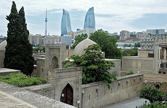 Честь быть "отверженным": кого из знаменитостей "забанил" Баку