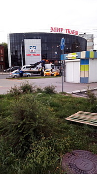 Очевидцы: на ул. 9 Апреля такси врезалось в дорожное ограждение