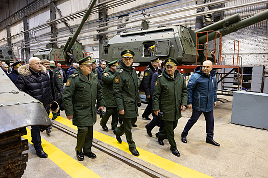 Министр обороны России проверил выполнение ГОЗ по производству новых САУ в Екатеринбурге